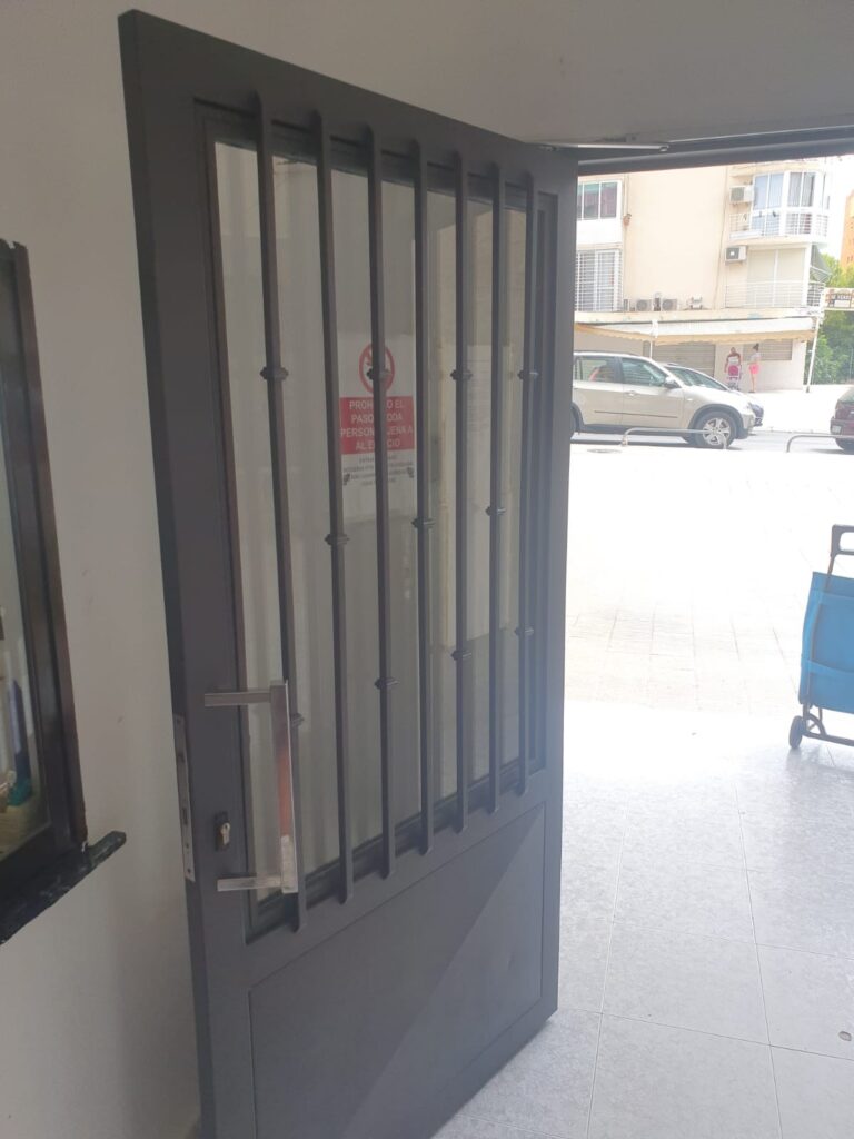 Apertura de puertas Palacios de Campos